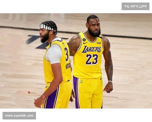 湖人队明星球员携手发挥,助力球队大胜 湖人队明星球员携手发挥,助力球队大胜