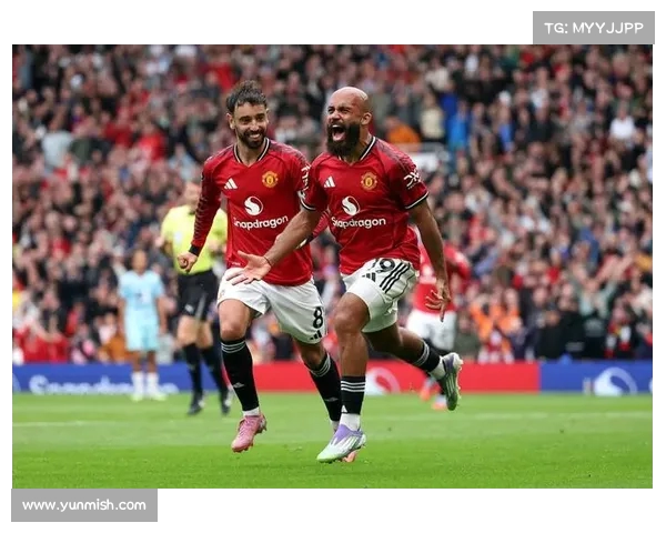 曼联大获全胜,球迷期待新赛季 曼联大获全胜,球迷期待新赛季