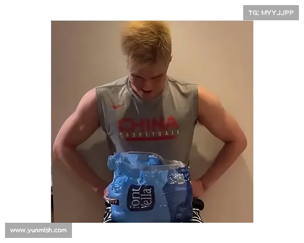 西班牙特训归来后笑喷全场！郭艾伦竟为外援捡球，库珀被他吓到连篮都不敢投